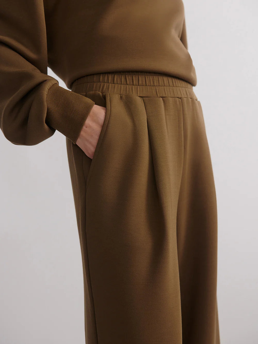 The Extra Wide Leg Pant 29.5 - Military Olive