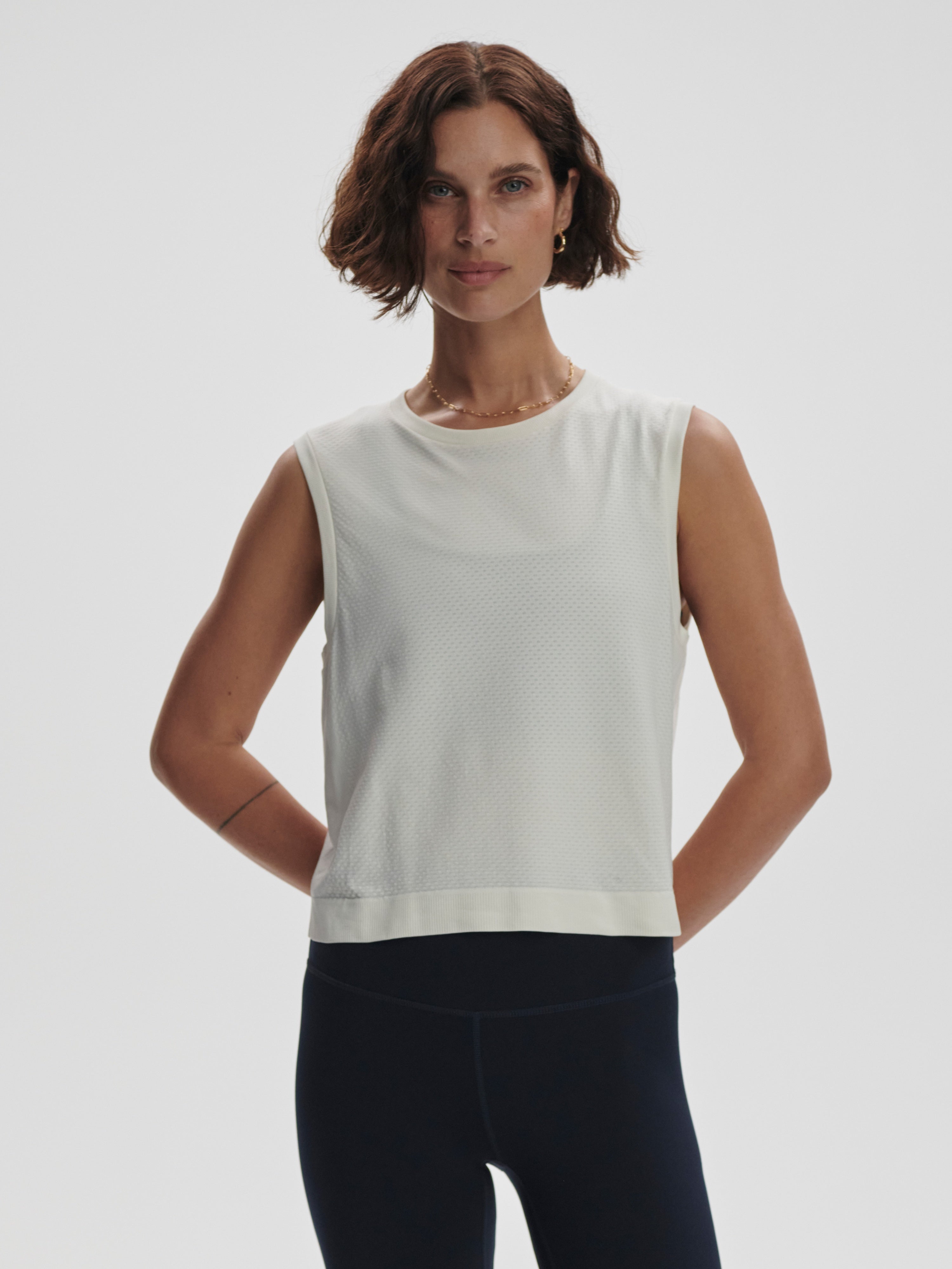 Page Seamless Crop Tank